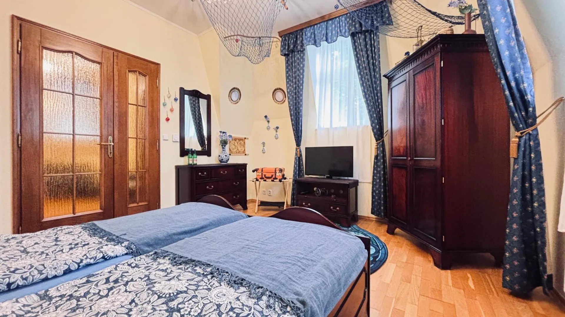 Pirate Family, Theme Room, Free Parking Karlovy Vary